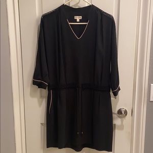black mid sleeve dress with pockets